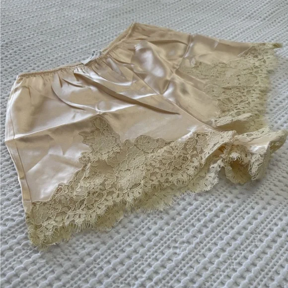 NWOT DÔEN Iona shorts, candlelight in Small - Picture 3 of 7